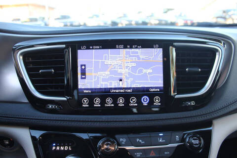 2017 Chrysler Pacifica Hybrid Platinum