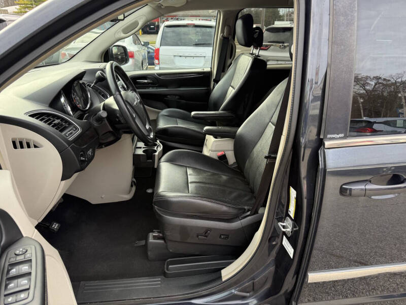 2013 Chrysler Town and Country Touring