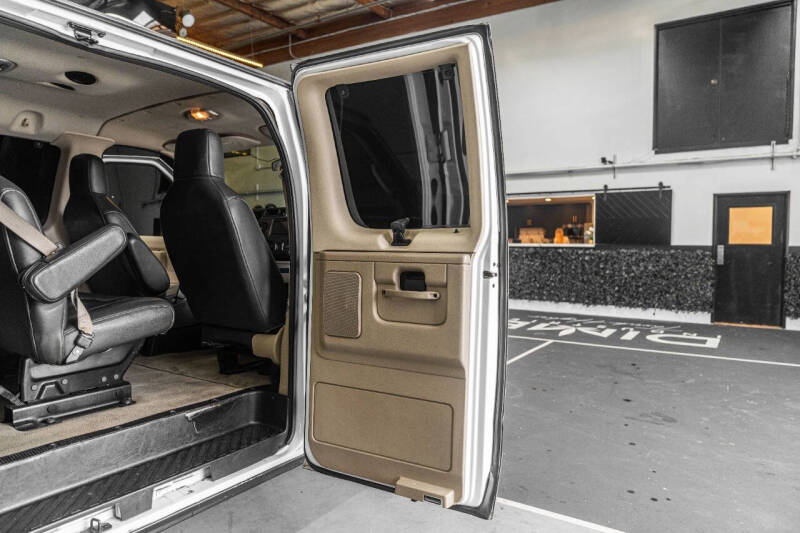 2010 Ford E-Series E-350 SD XLT