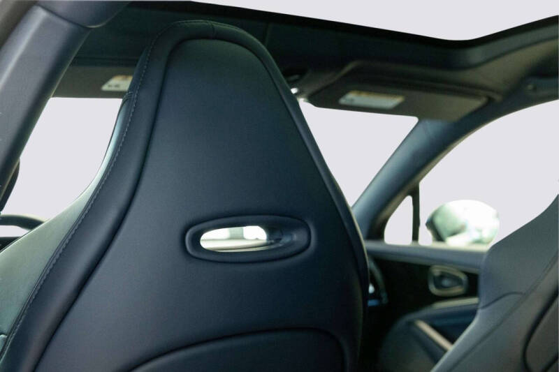 2025 Aston Martin DBX 707