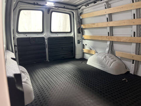 2024 Chevrolet Express 2500