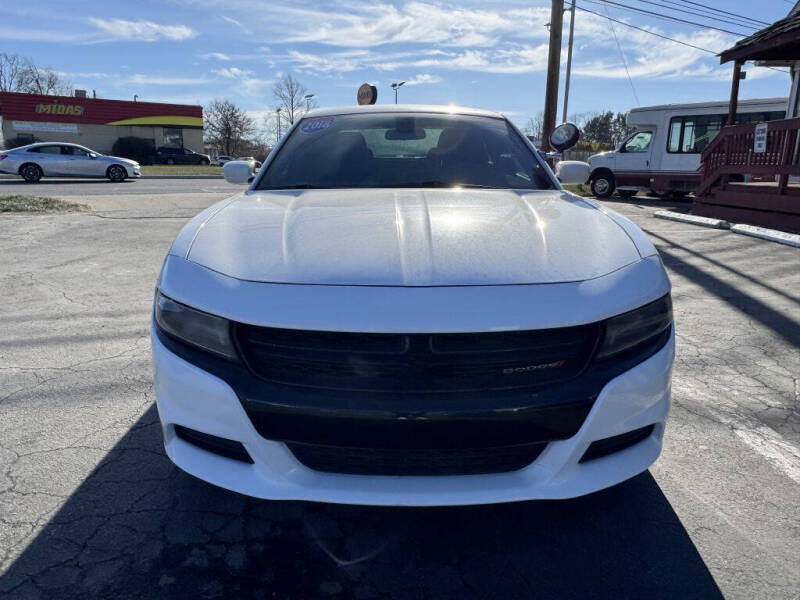 2018 Dodge Charger null photo 2