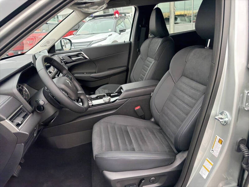 2025 Mitsubishi Outlander SE