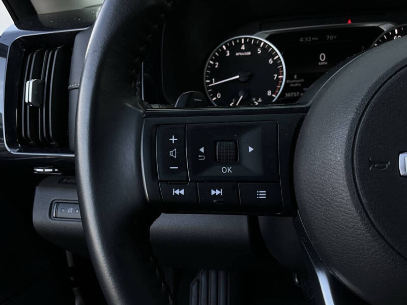 2024 Nissan Pathfinder SV