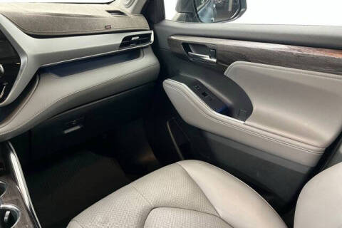 2022 Toyota Highlander Platinum