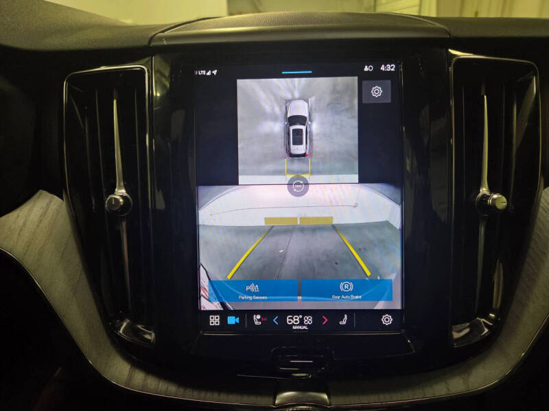 2025 Volvo XC60 B5 Plus Dark Theme