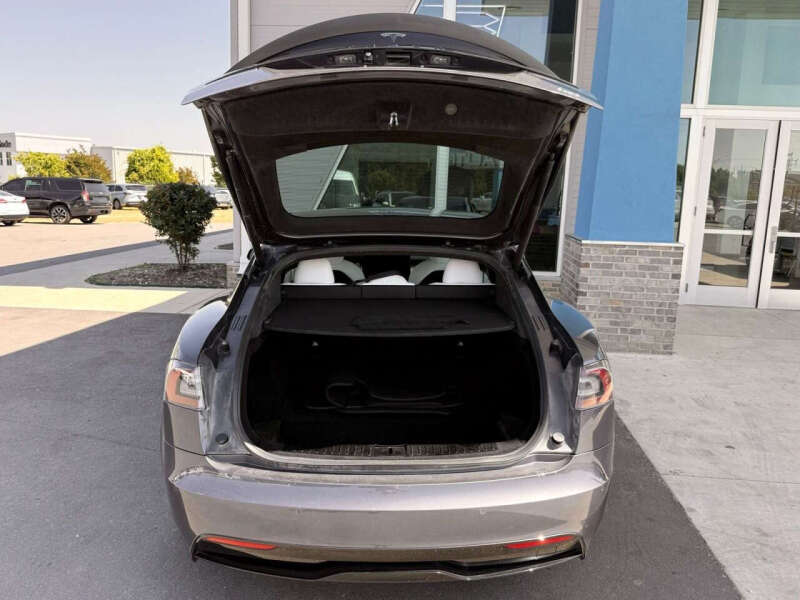 2022 Tesla Model S Plaid