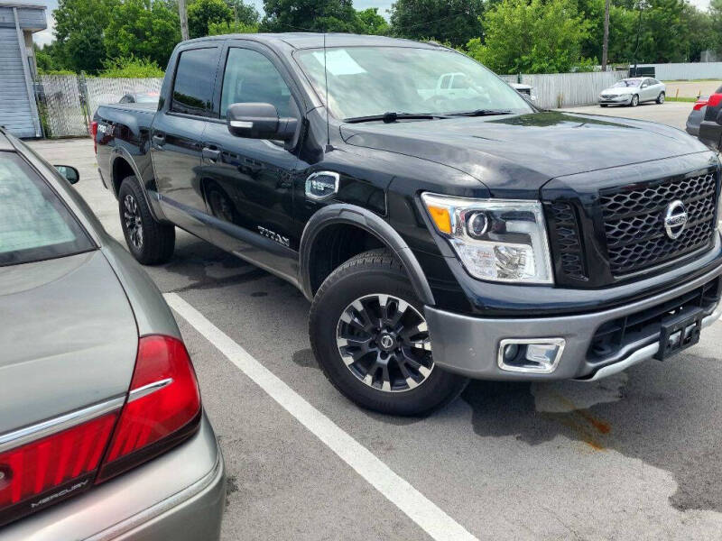 2017 Nissan Titan SV