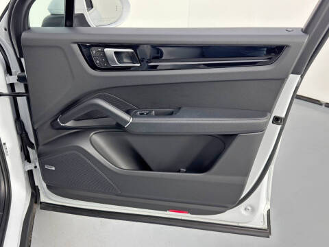 2023 Porsche Cayenne Platinum Edition