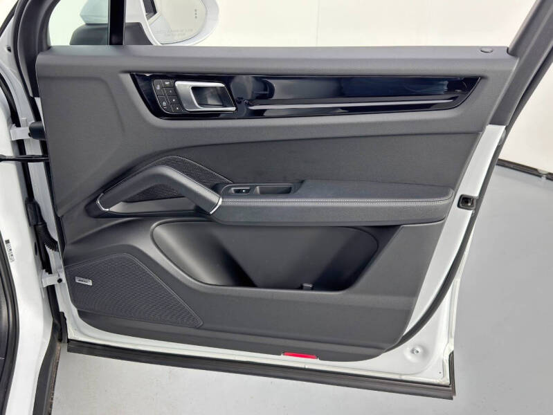 2023 Porsche Cayenne Platinum Edition