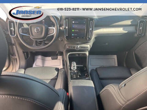 2025 Volvo XC40 B5 Plus Dark Theme