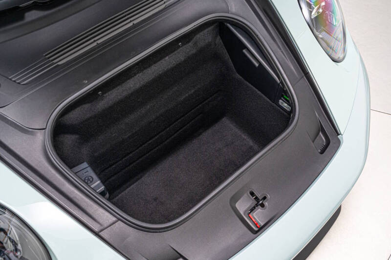 2025 Porsche 911 Carrera