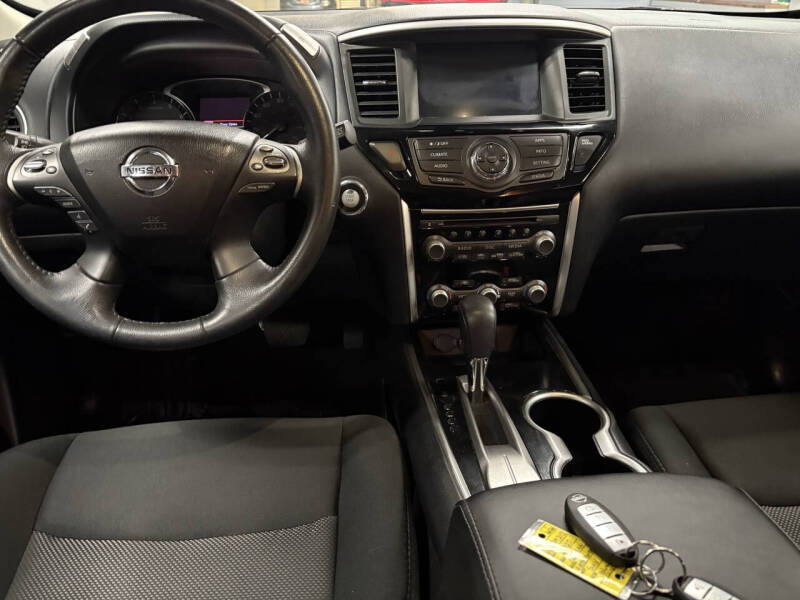 2020 Nissan Pathfinder SV