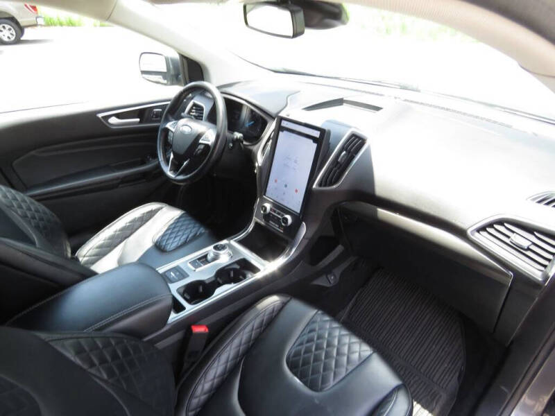 2023 Ford Edge Titanium
