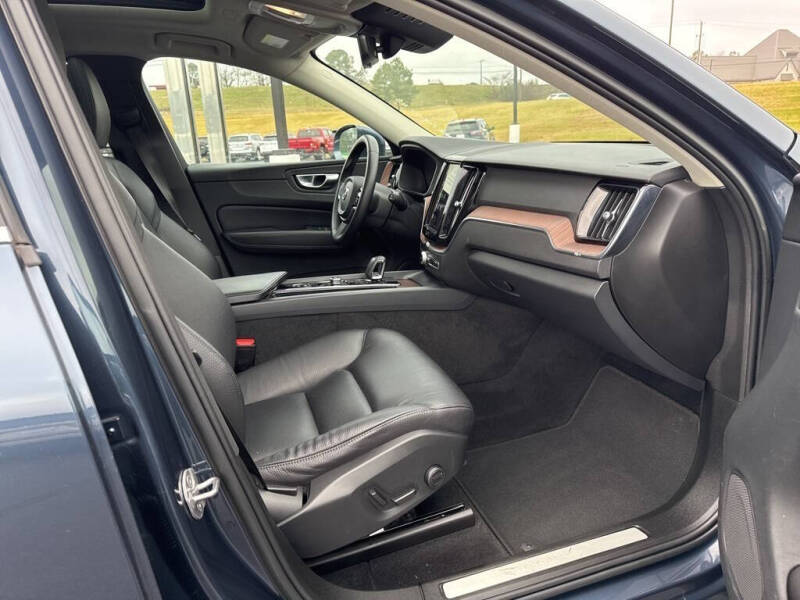 2023 Volvo XC60 Recharge T8 Plus Bright Theme