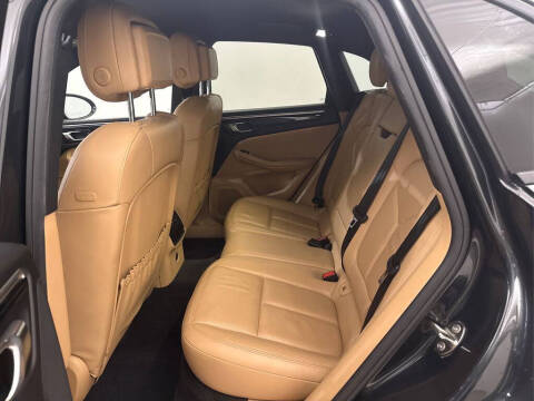 2017 Porsche Macan