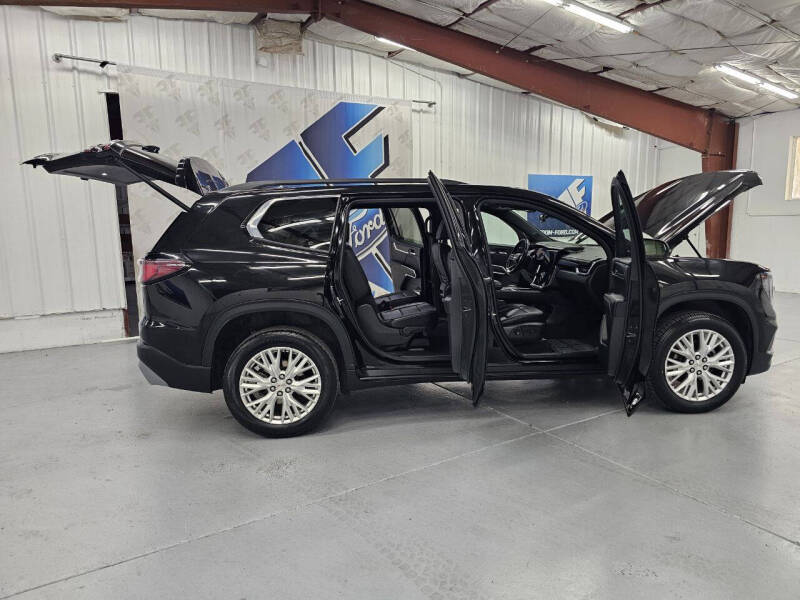2024 GMC Acadia Elevation