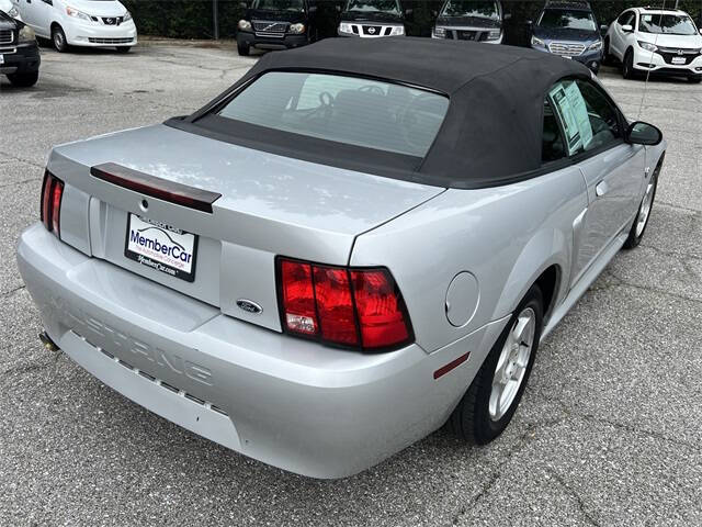 2004 Ford Mustang Deluxe