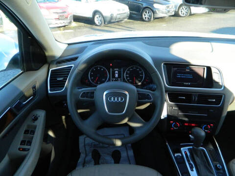 2011 Audi Q5 2.0T quattro Premium Plus