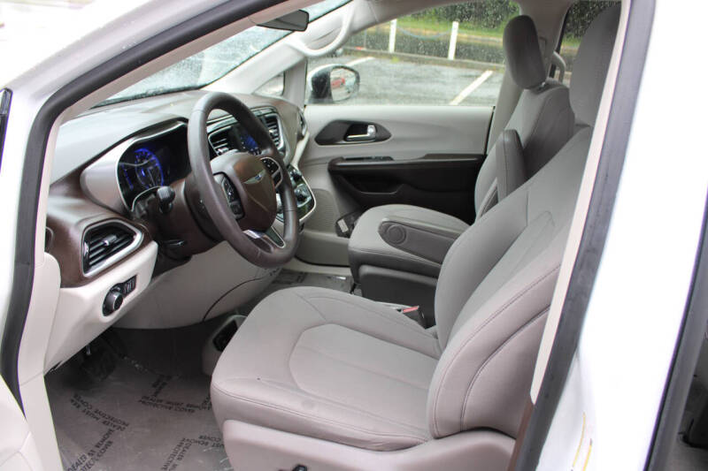 2021 Chrysler Voyager LX