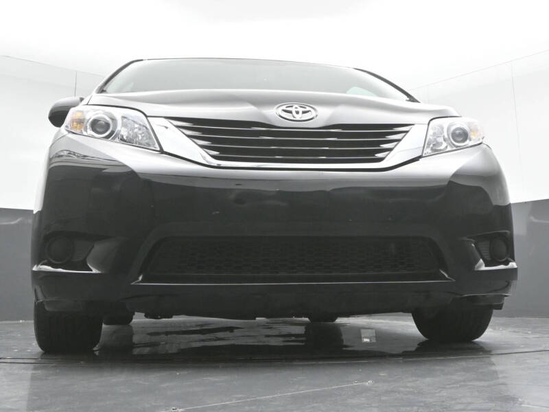 2017 Toyota Sienna LE 8-Passenger