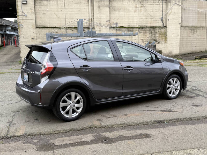 2018 Toyota Prius c Four