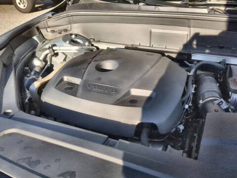 2022 Volvo XC90 T6 Momentum 6-Passenger