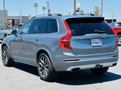 2016 Volvo XC90 T6 Momentum