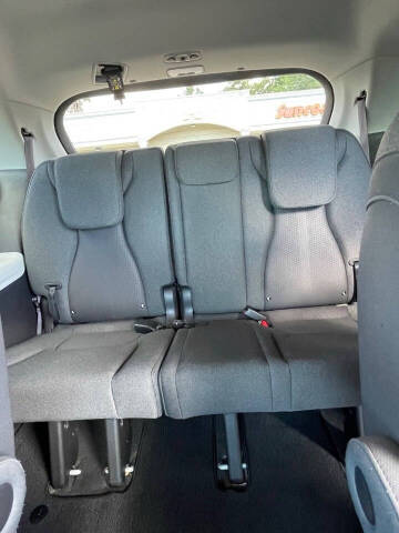 2022 Kia Carnival LX