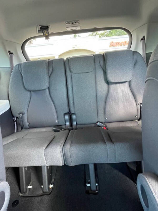 2022 Kia Carnival LX