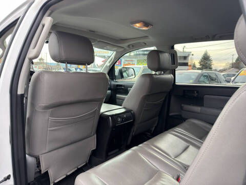 2016 Toyota Sequoia SR5