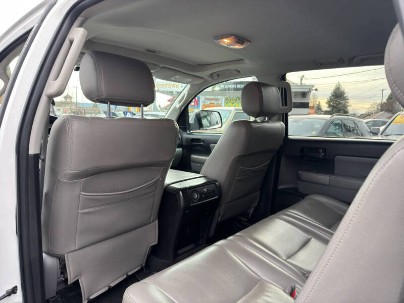 2016 Toyota Sequoia SR5