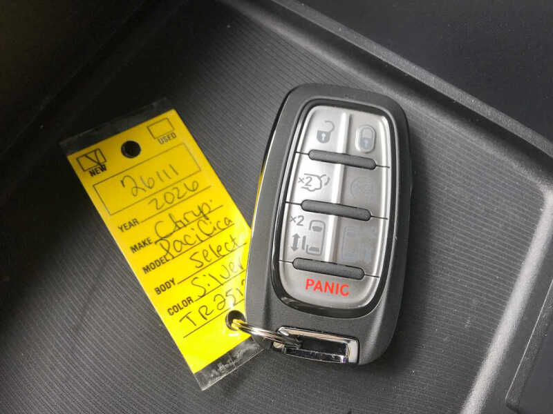 2026 Chrysler Pacifica Select