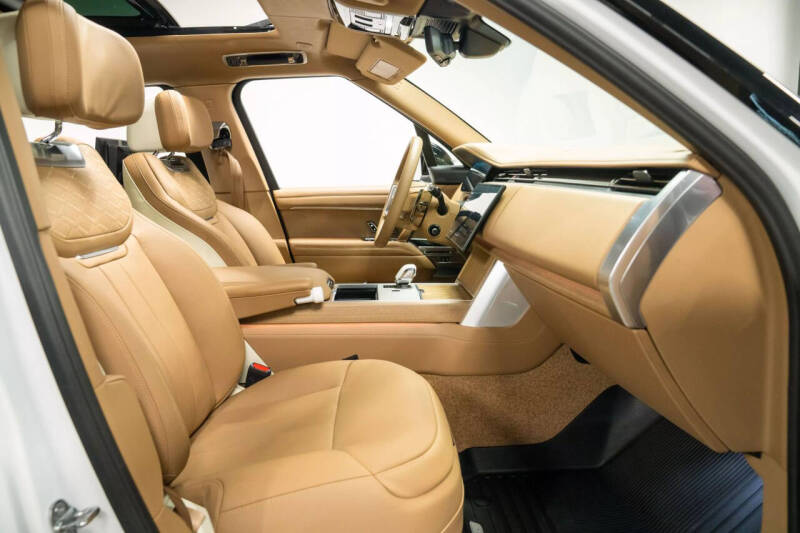 2024 Land Rover Range Rover P615 SV LWB