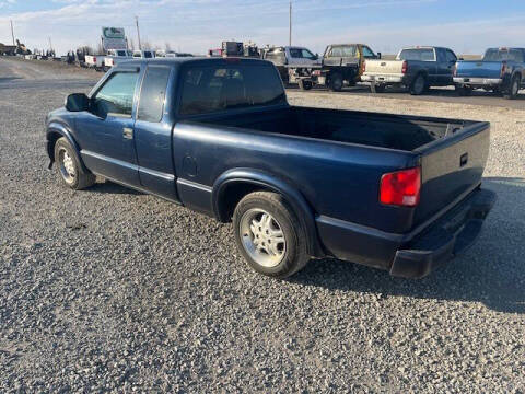 2000 Chevrolet S-10 LS
