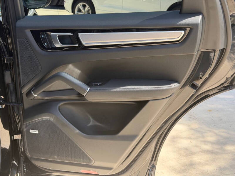 2023 Porsche Cayenne Platinum Edition