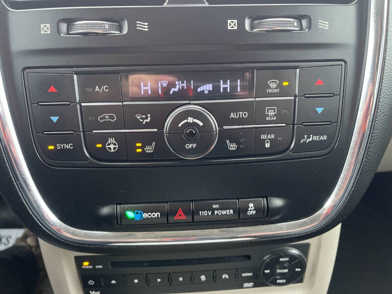 2012 Chrysler Town and Country Touring-L