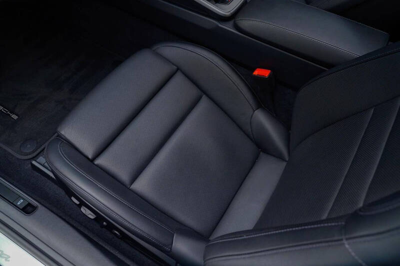 2025 Porsche 911 Carrera