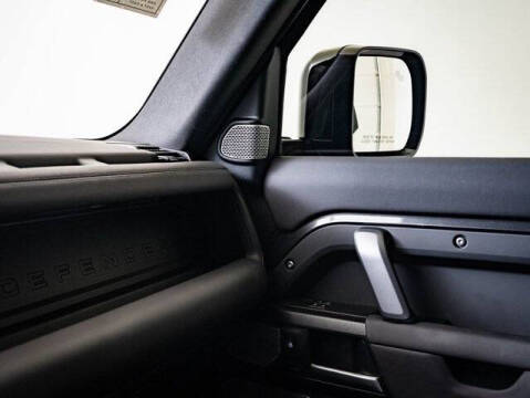 2024 Land Rover Defender 130 P400 Outbound