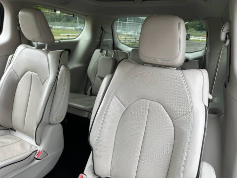 2017 Chrysler Pacifica Hybrid Platinum