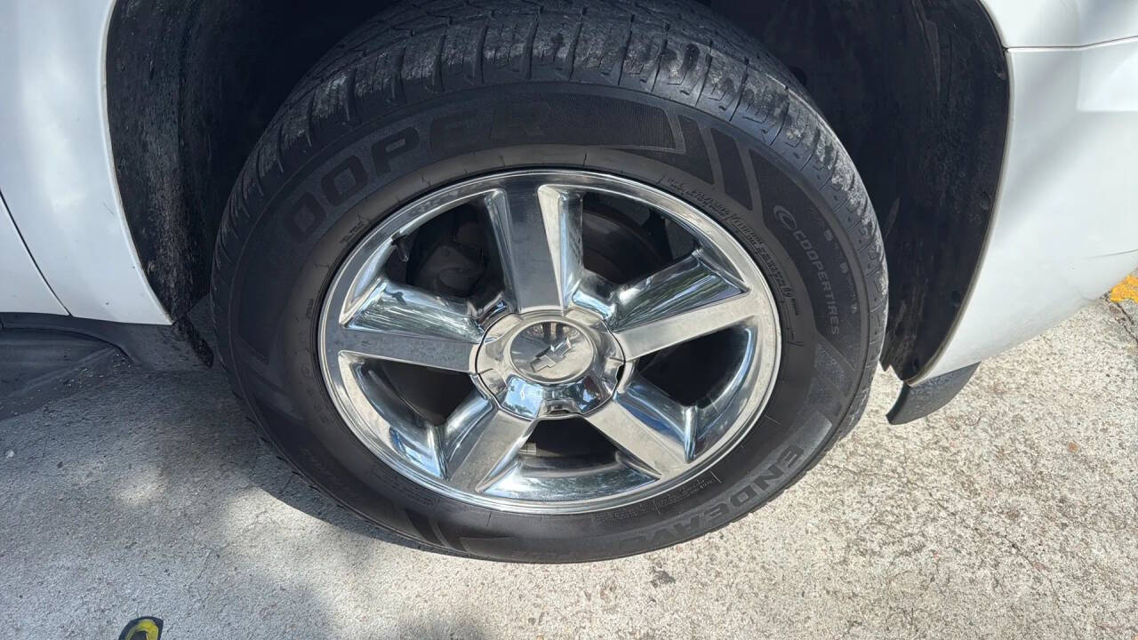 White 2014 Chevrolet Suburban LTZ 4x4 LTZ 4dr SUV 53