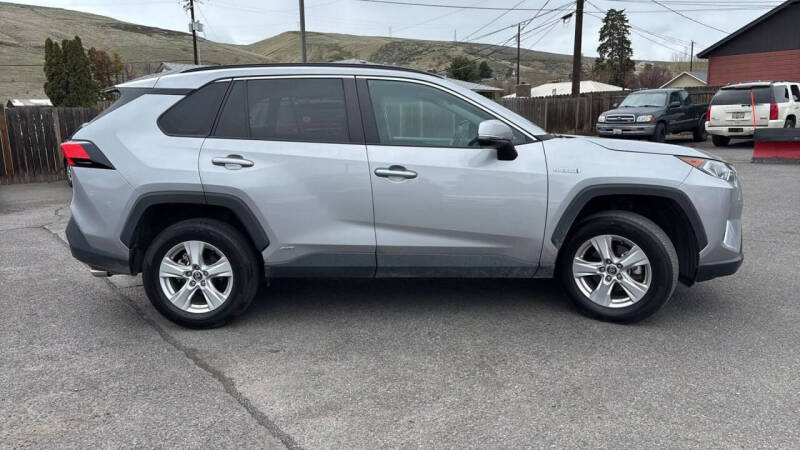 2020 Toyota RAV4 Hybrid XLE