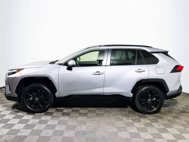 2022 Toyota RAV4 Hybrid SE