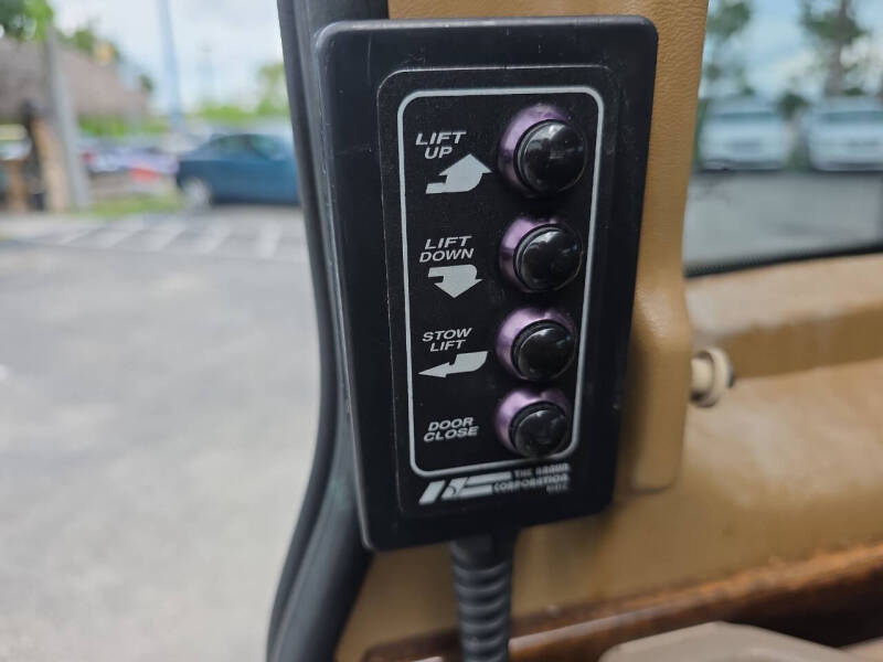 2003 Ford E-Series E-250 SD