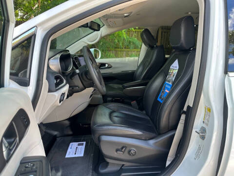 2022 Chrysler Pacifica Touring L