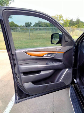 2018 Cadillac Escalade ESV Luxury