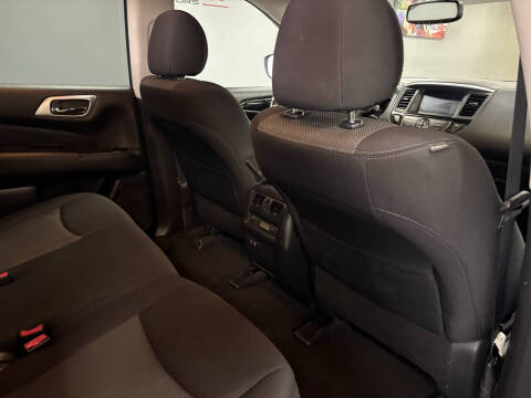 2020 Nissan Pathfinder SV