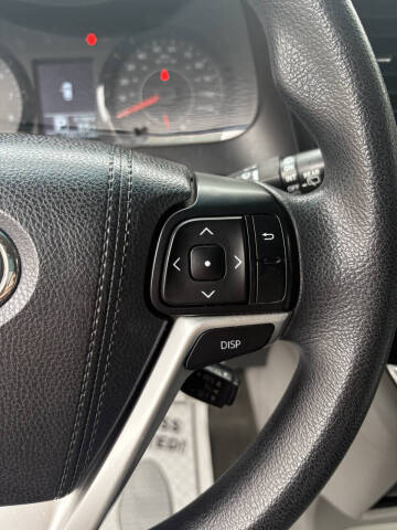 2017 Toyota Sienna LE 7-Passenger Auto Access Seat