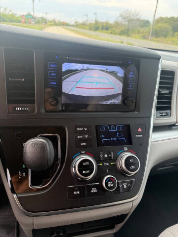 2017 Toyota Sienna LE 7-Passenger