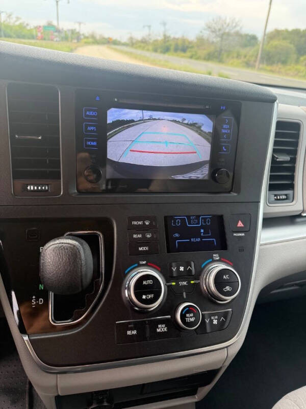 2017 Toyota Sienna LE 7-Passenger